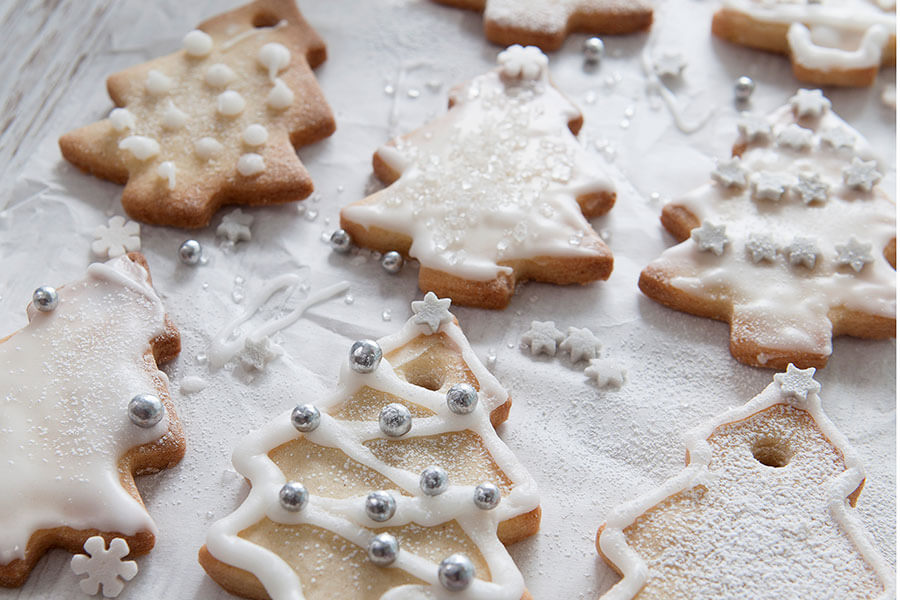 Tree shaped Christmas biscuits 