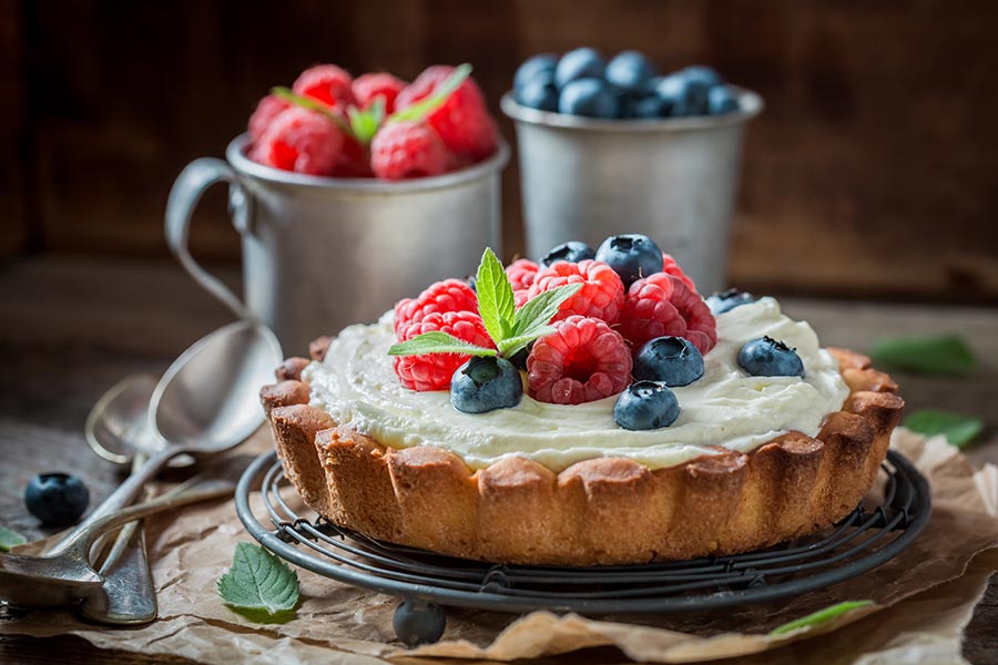 Mascarpone & raspberry cake 