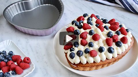 Paradise cake with cream and berries